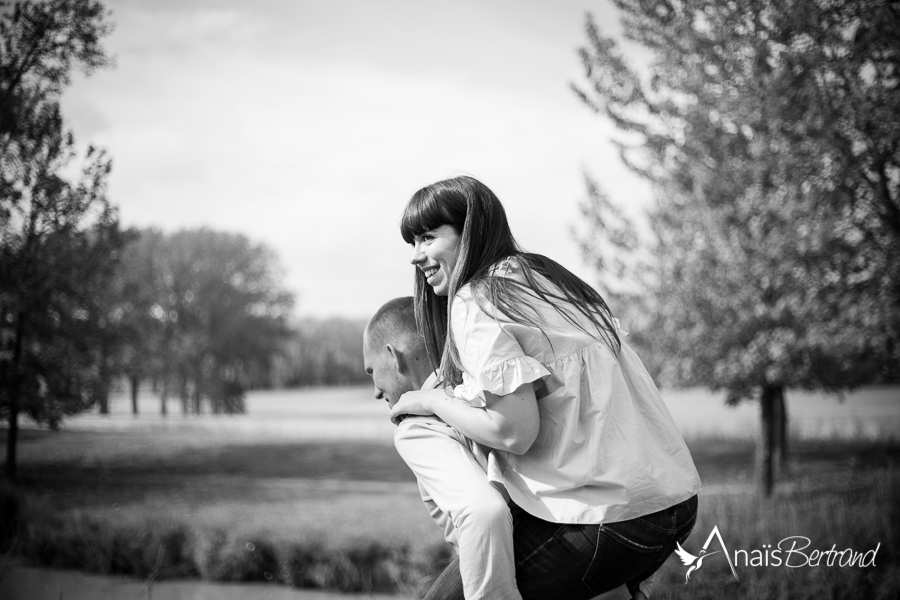 anais-bertrand-photographe-mariage-toulouse-love-session-engagement-couple-famille-10